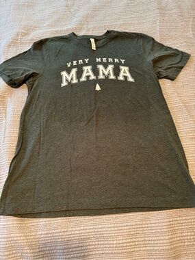 ‘Very Merry Mama’ Tee